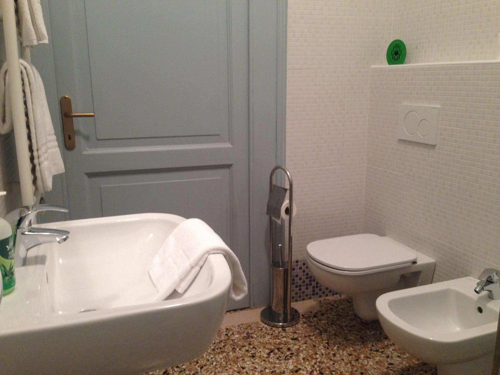 Guest House Loredana Venice Exterior photo