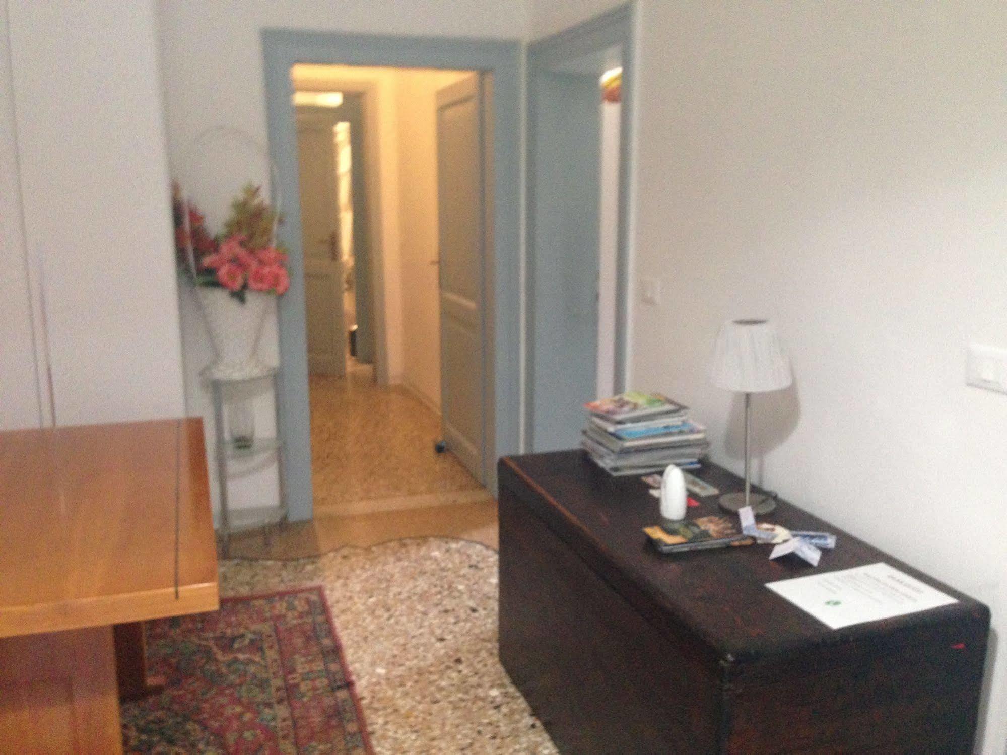 Guest House Loredana Venice Exterior photo